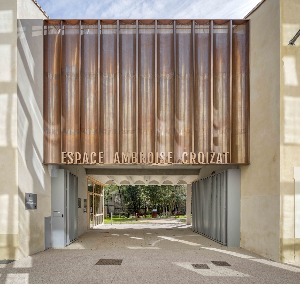 "Espace Ambroise Croizat" TAUTEM Architecture. Photograph by Luc Boegly.