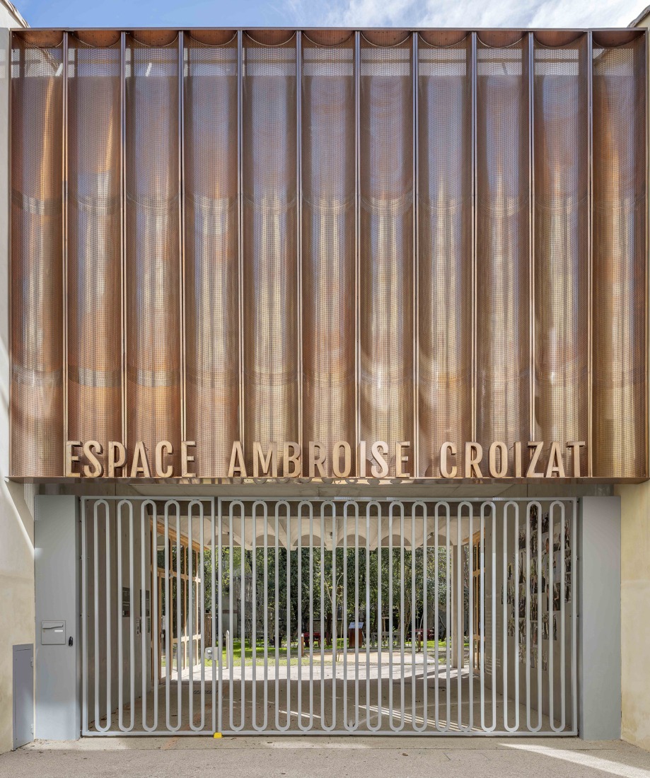 "Espace Ambroise Croizat" TAUTEM Architecture. Photograph by Luc Boegly.