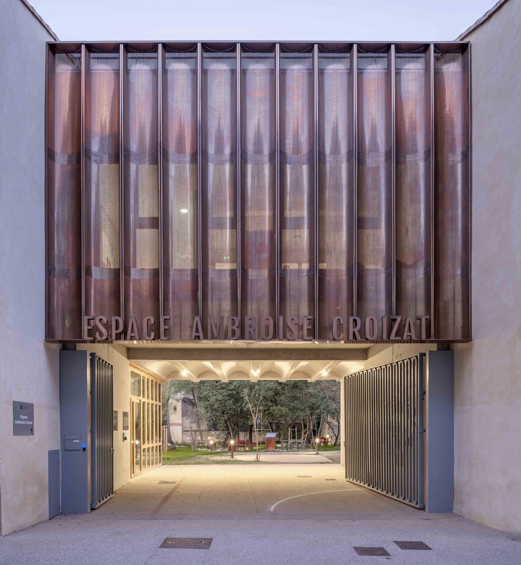 "Espace Ambroise Croizat" TAUTEM Architecture. Photograph by Luc Boegly.
