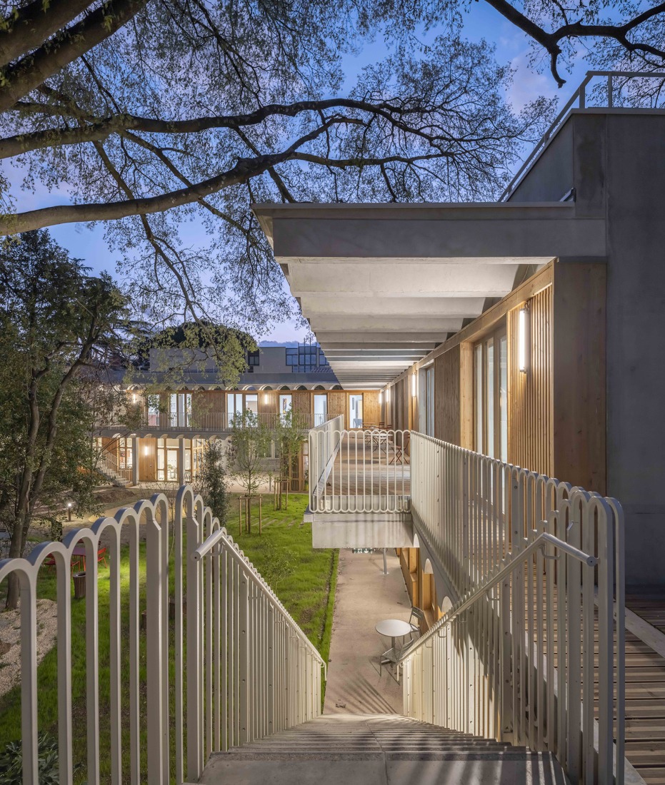 "Espace Ambroise Croizat" TAUTEM Architecture. Photograph by Luc Boegly.