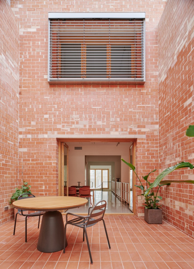 PR21 House by Alventosa Morell + Pàmies Arquitectura. Photograph by José Hevia.