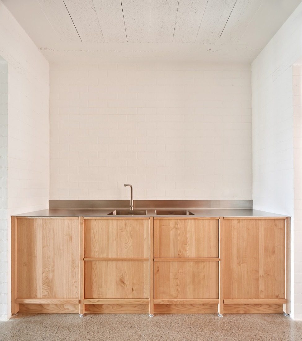 PR21 House by Alventosa Morell + Pàmies Arquitectura. Photograph by José Hevia.