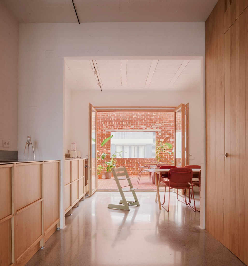 PR21 House by Alventosa Morell + Pàmies Arquitectura. Photograph by José Hevia.