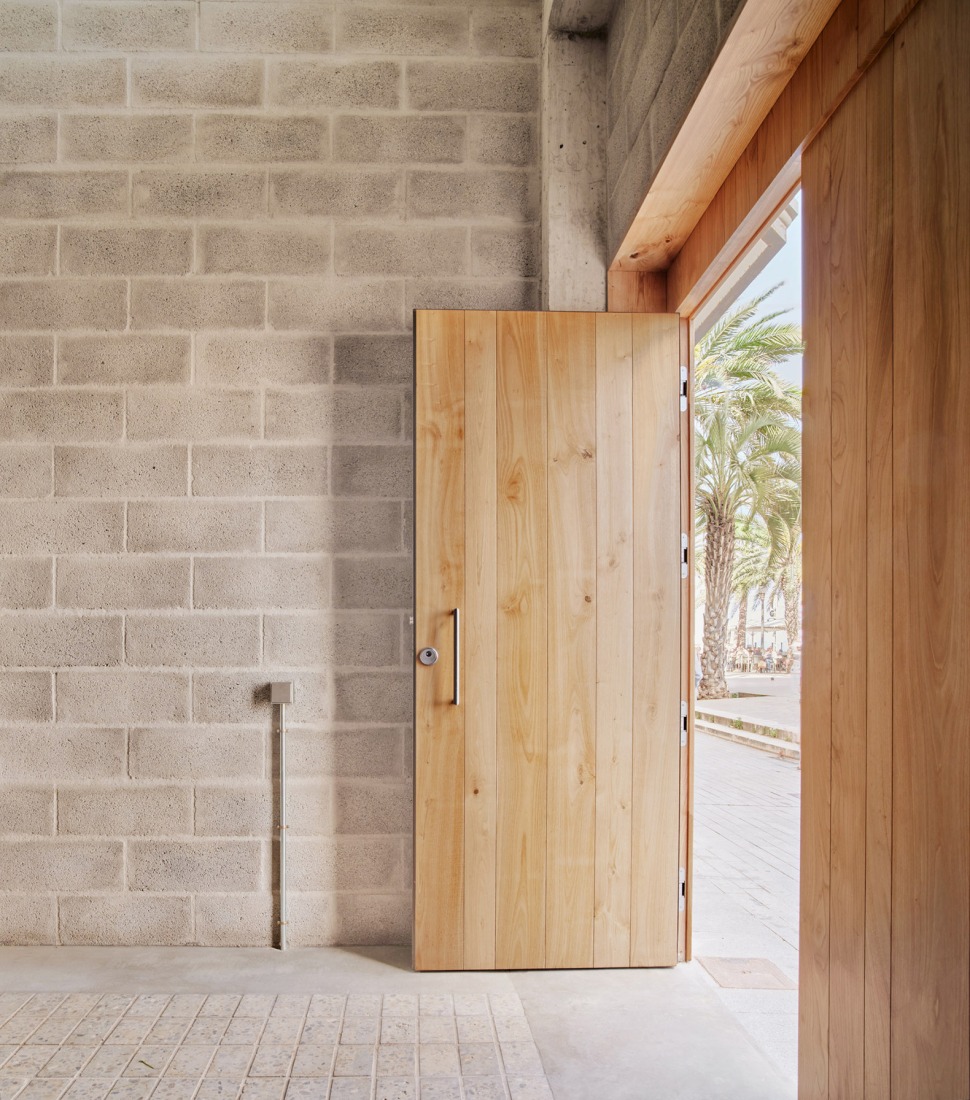 PR21 House by Alventosa Morell + Pàmies Arquitectura. Photograph by José Hevia.