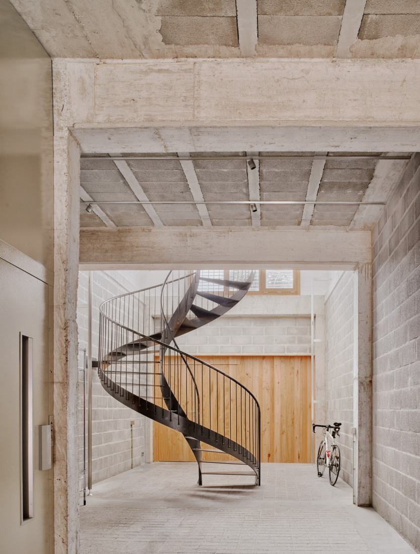 PR21 House by Alventosa Morell + Pàmies Arquitectura. Photograph by José Hevia.