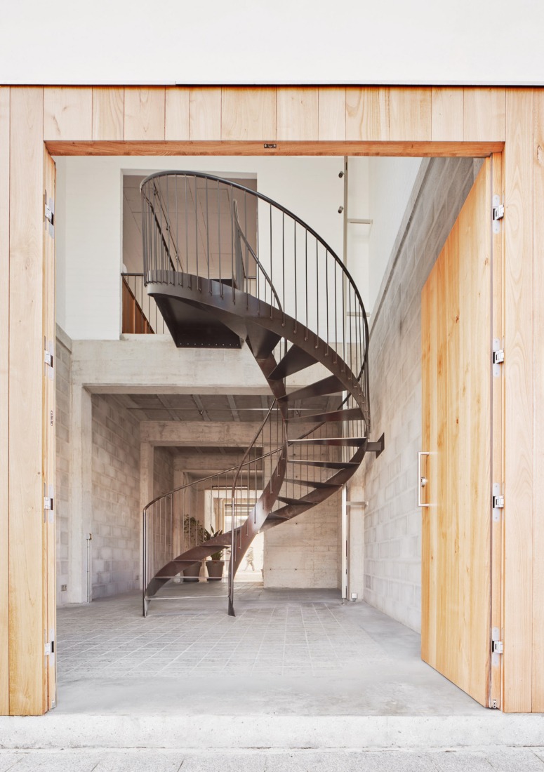 PR21 House by Alventosa Morell + Pàmies Arquitectura. Photograph by José Hevia.