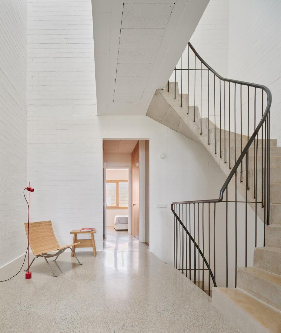 PR21 House by Alventosa Morell + Pàmies Arquitectura. Photograph by José Hevia.