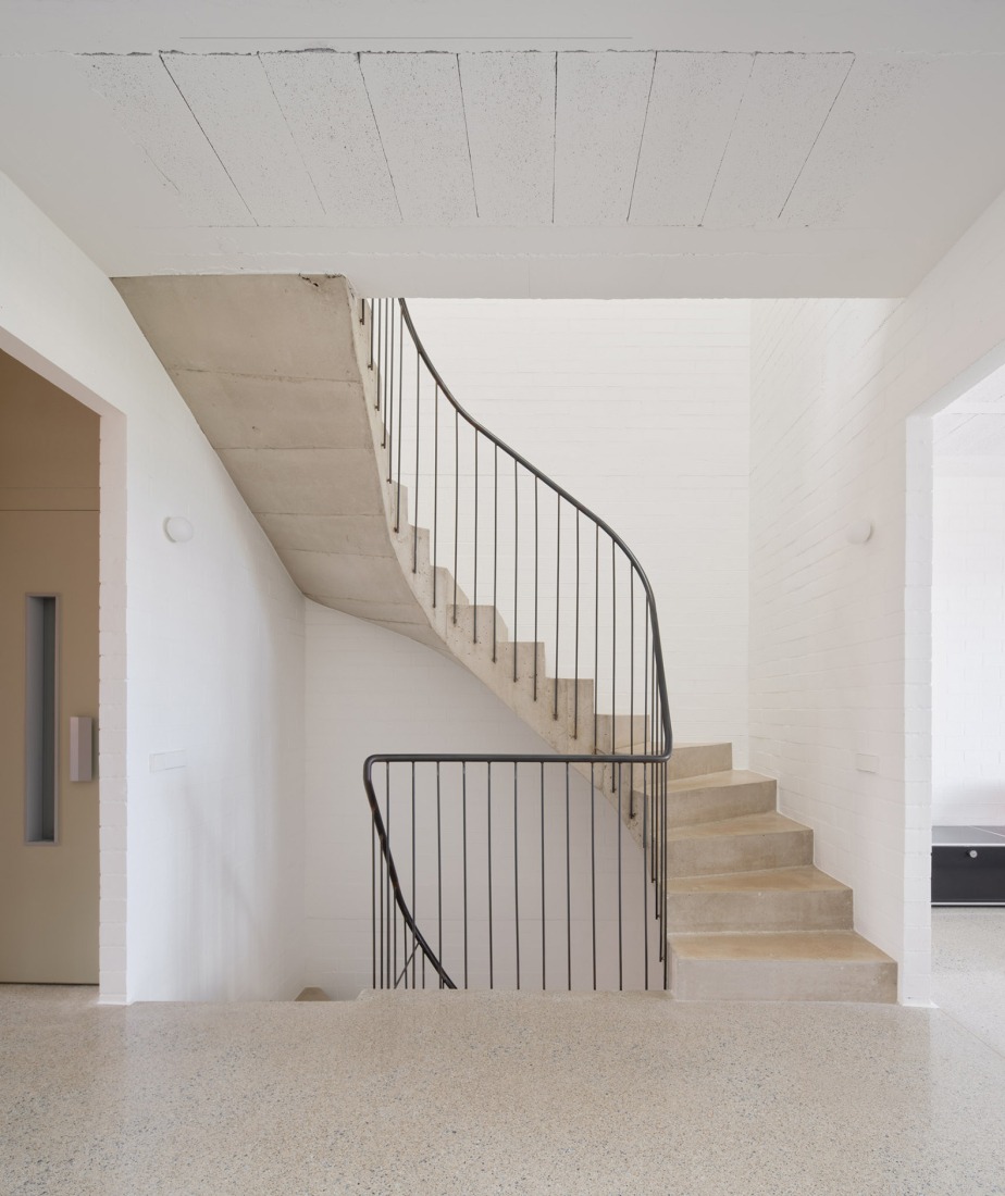 PR21 House by Alventosa Morell + Pàmies Arquitectura. Photograph by José Hevia.
