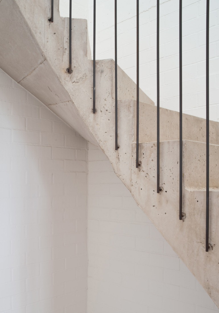 PR21 House by Alventosa Morell + Pàmies Arquitectura. Photograph by José Hevia.