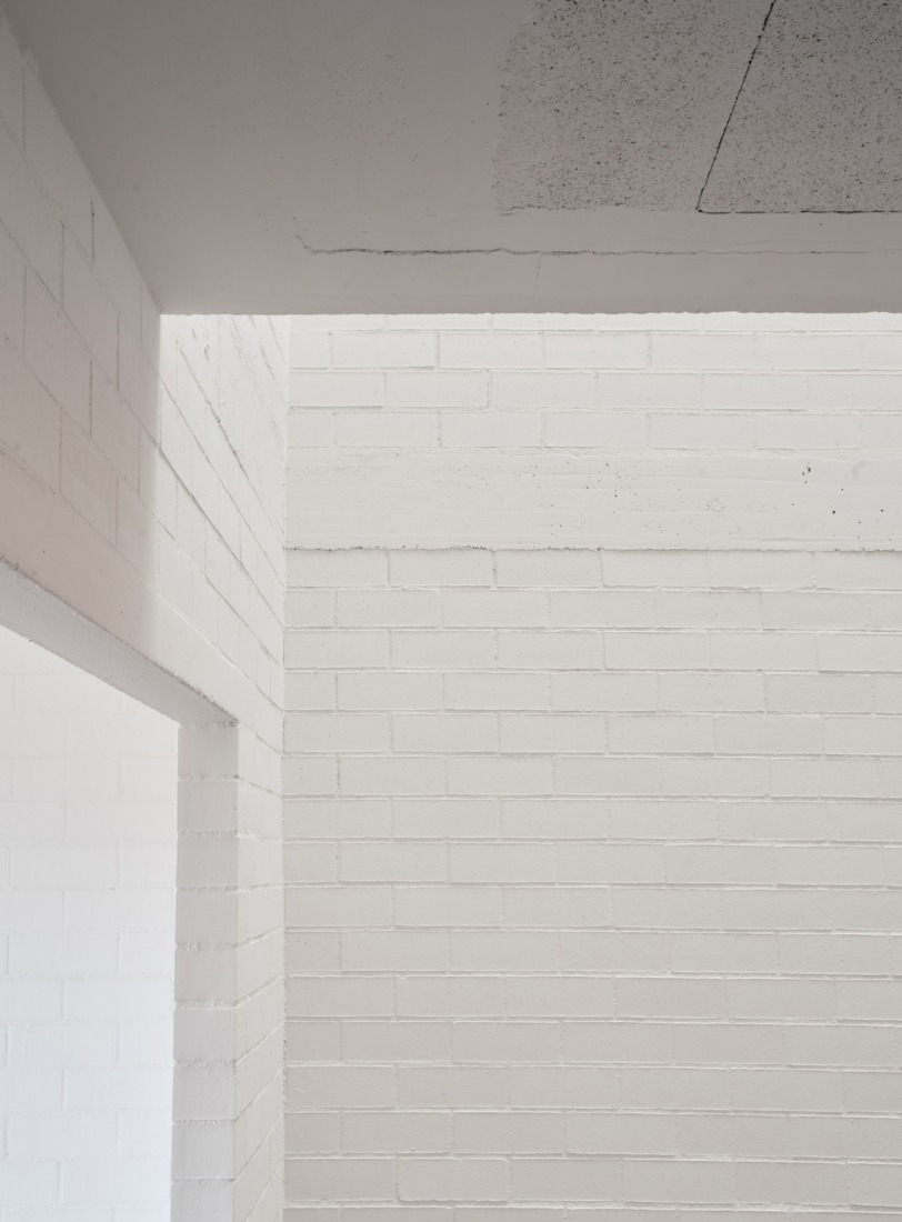 PR21 House by Alventosa Morell + Pàmies Arquitectura. Photograph by José Hevia.
