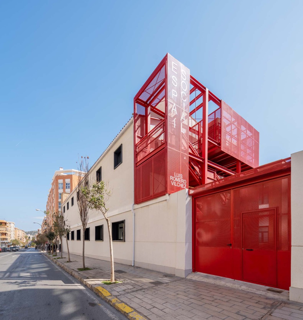 Rehabilitación de edificios para espacio social del barrio de Campoamor por Antonio Galiano Garrigós. Fotografía por David Frutos.