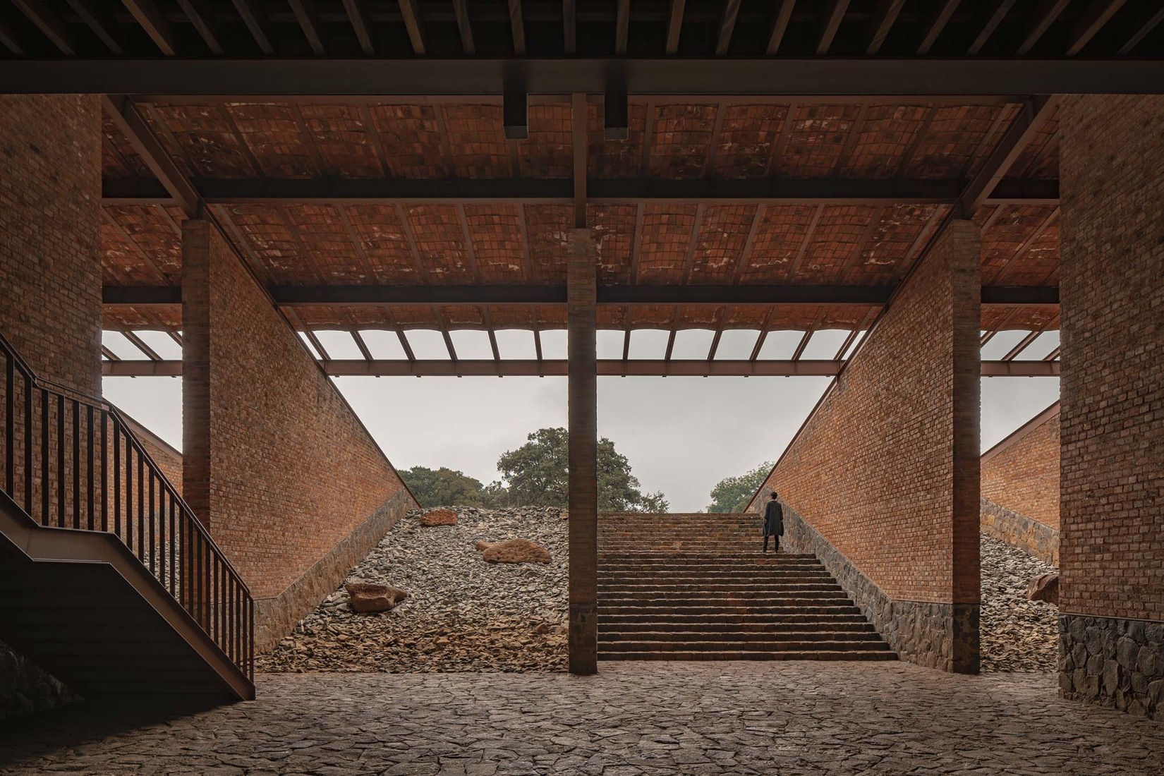 Nave de envasado y oficinas para Clase Azul por ATELIER ARS. Fotografía por César Béjar. 