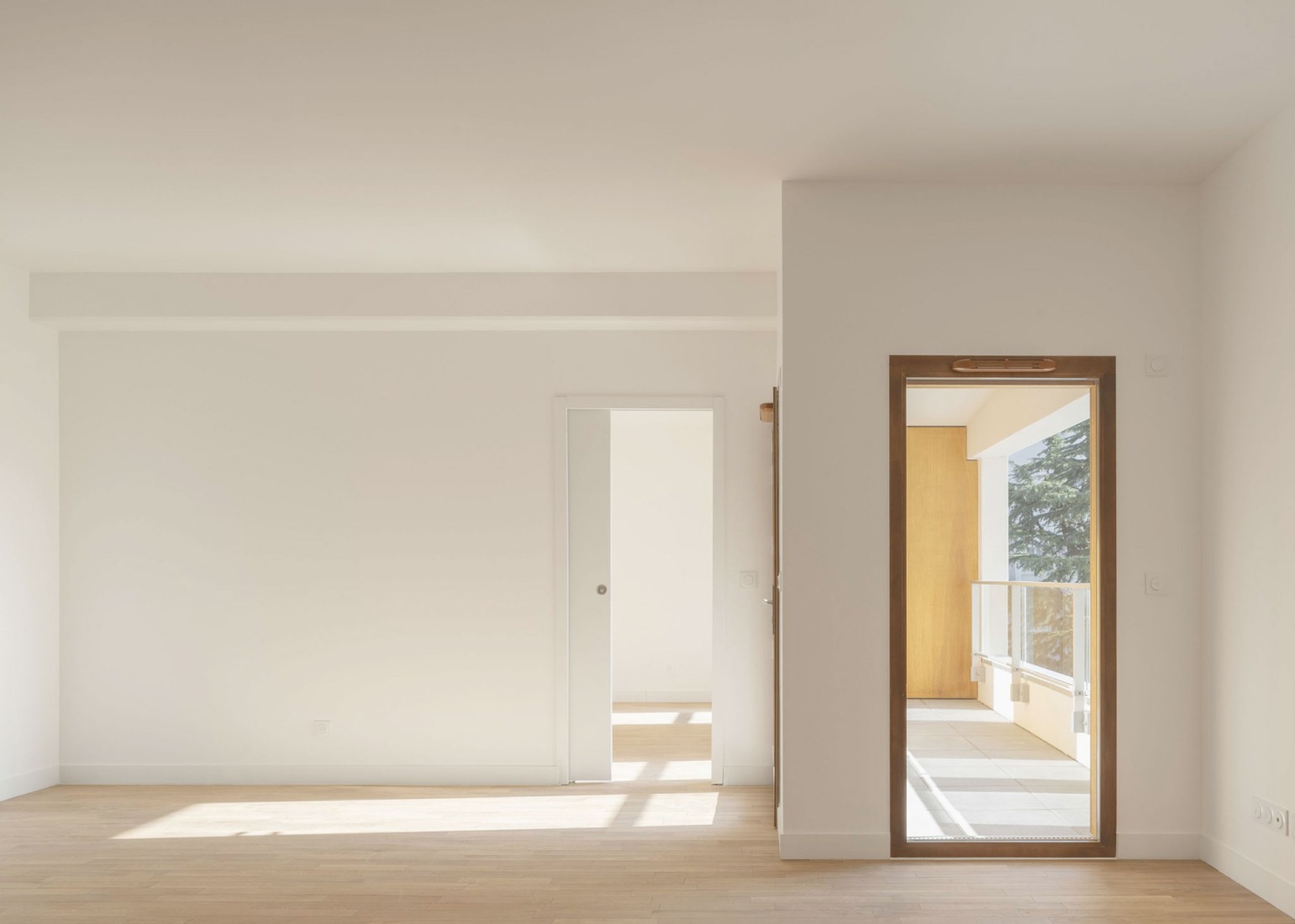 Garage Building into 63 Apartment Building by Atelier Tequi Architects. Photograph by 11h45 - Florent Michel.