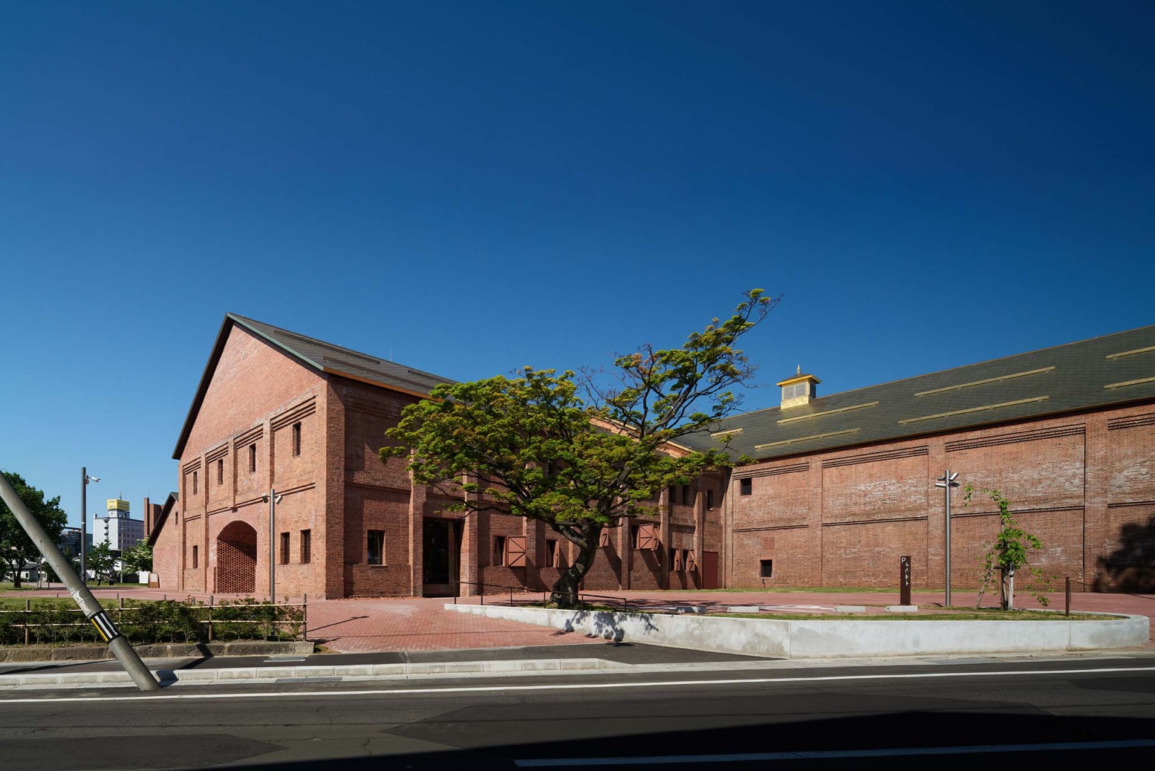 Hirosaki Museum of Contemporary Art by Atelier Tsuyoshi Tane Architects. Photograph by Daici Ano.