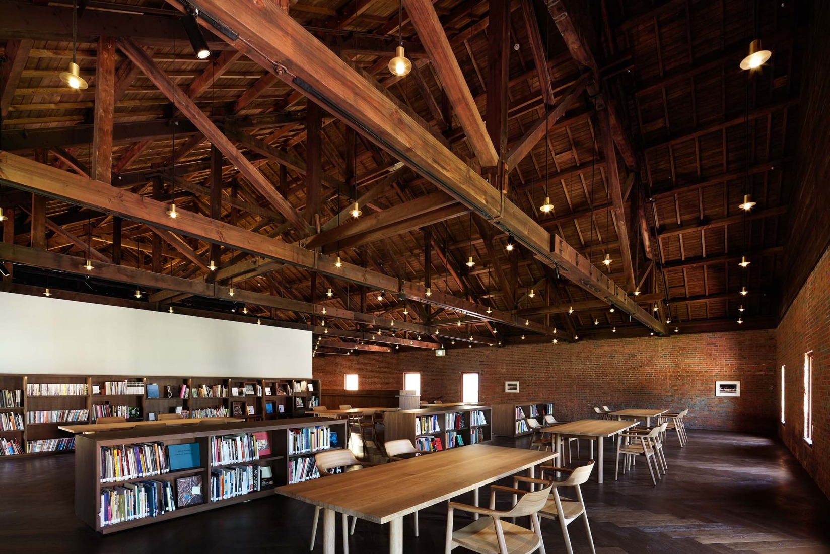 Hirosaki Museum of Contemporary Art by Atelier Tsuyoshi Tane Architects. Photograph by Daici Ano.
