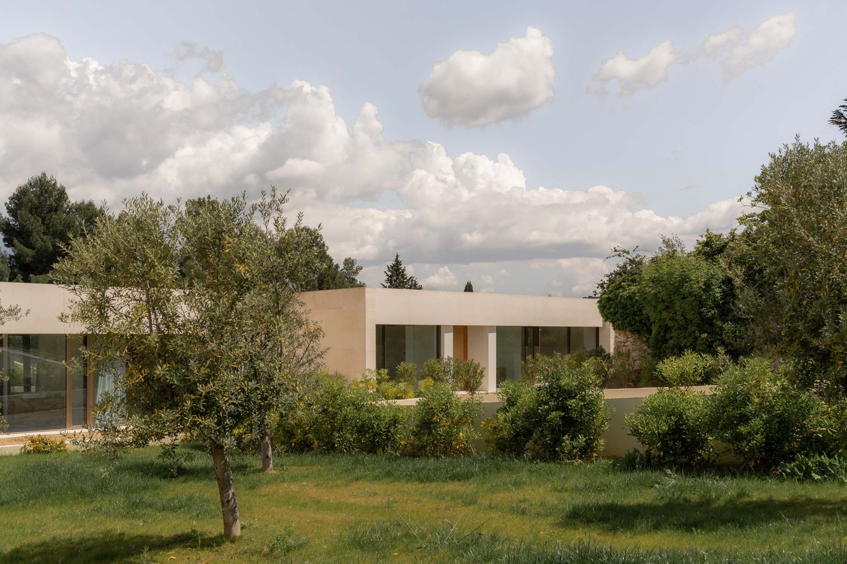 Bel Air estate by Atelier Stéphane Fernandez. Photograph by We are content(s).