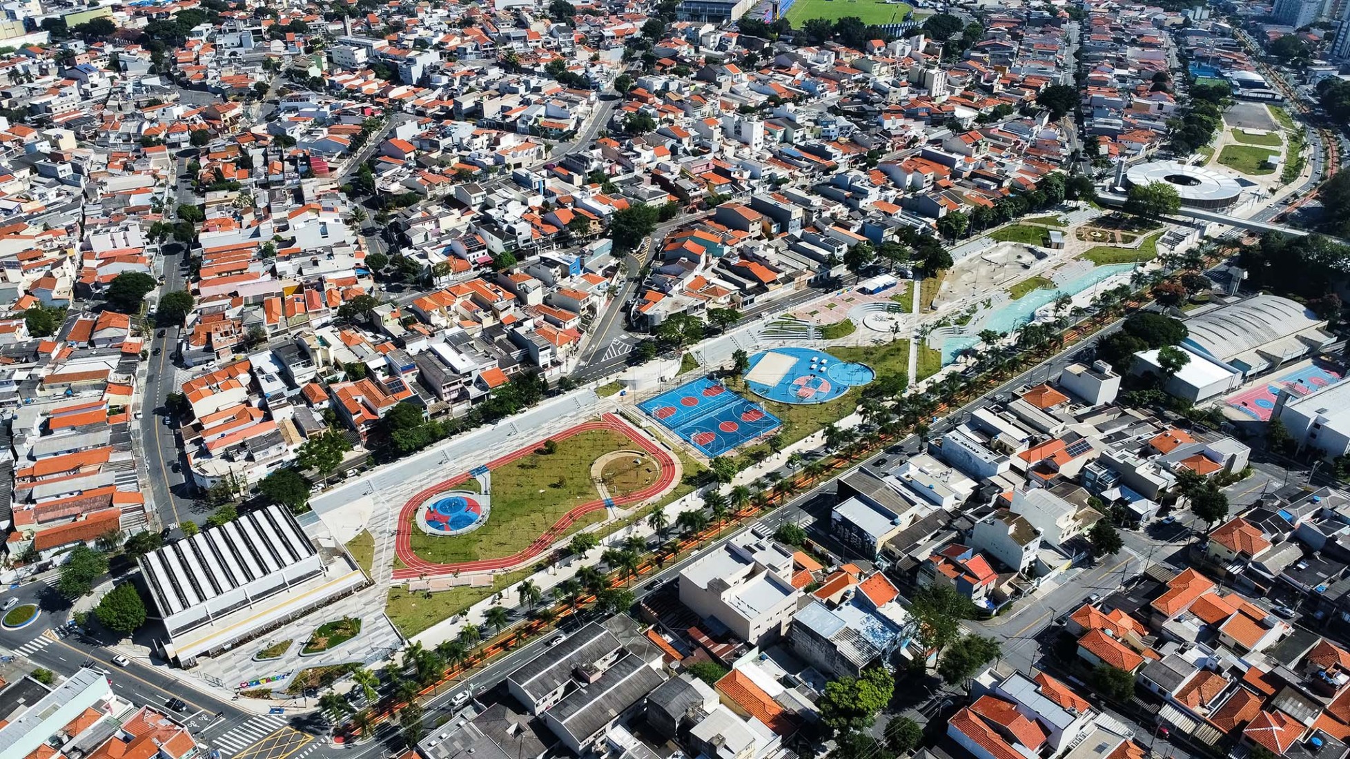 King Pelé Park by Biselli Katchborian + Consoante Arquitetura e Integração. Photograph by Studio Gui Uemura.