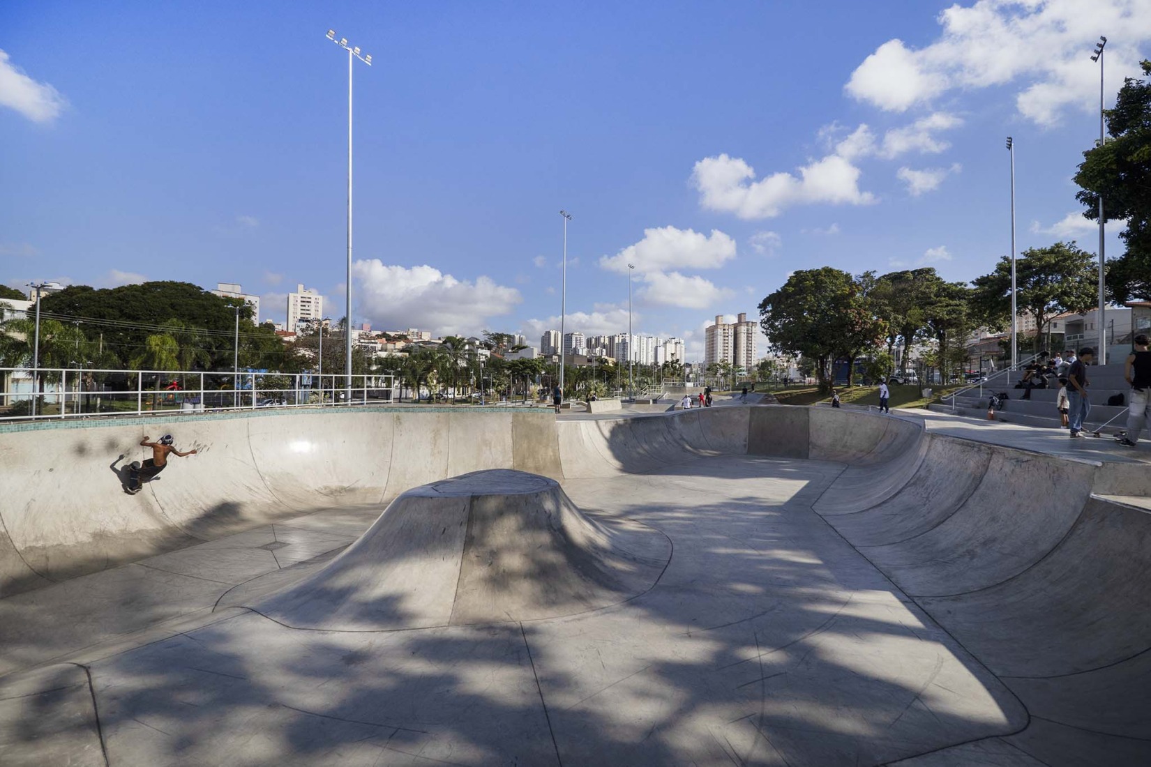 King Pelé Park by Biselli Katchborian + Consoante Arquitetura e Integração. Photograph by Studio Gui Uemura.