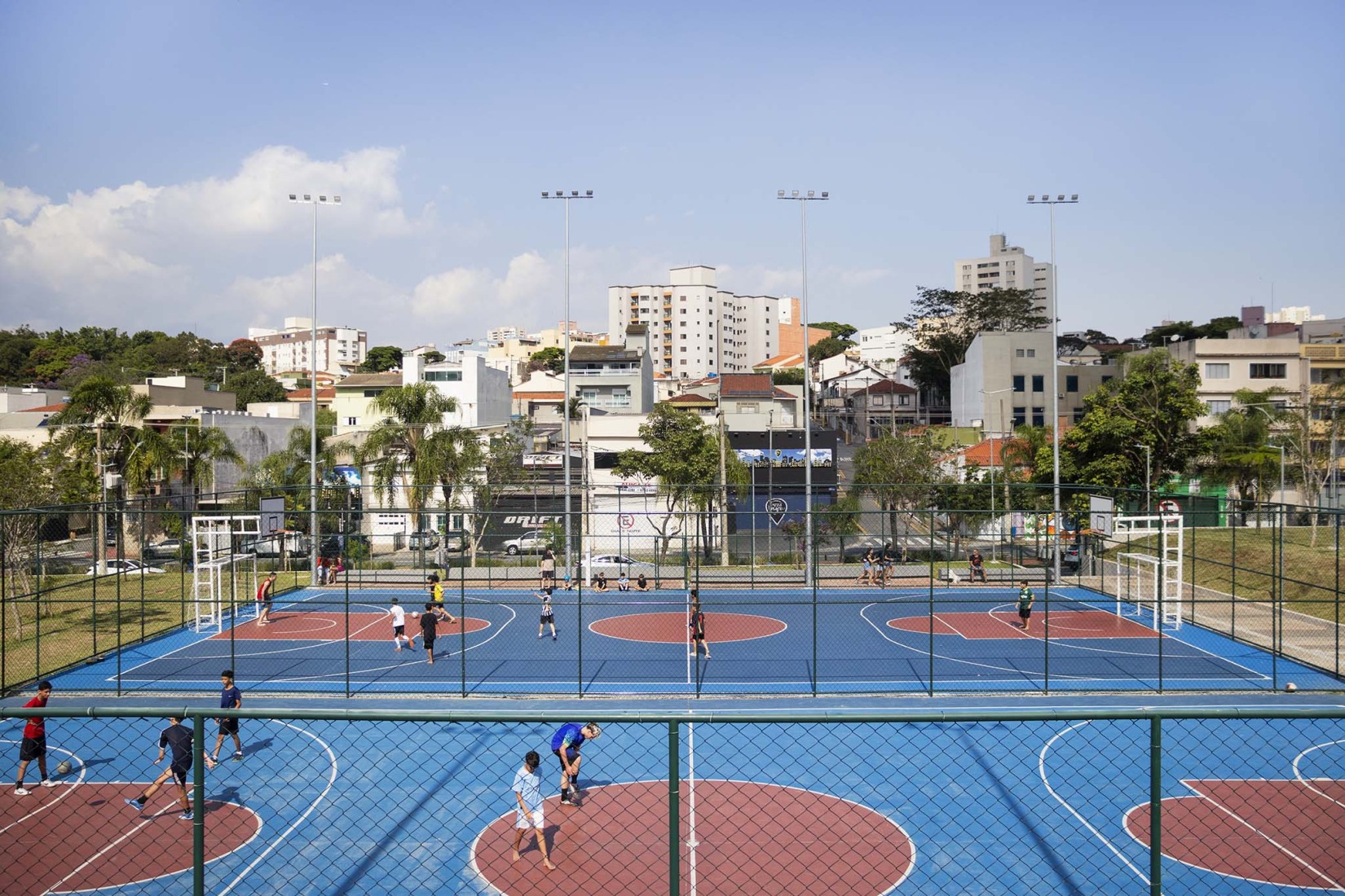 King Pelé Park by Biselli Katchborian + Consoante Arquitetura e Integração. Photograph by Studio Gui Uemura.