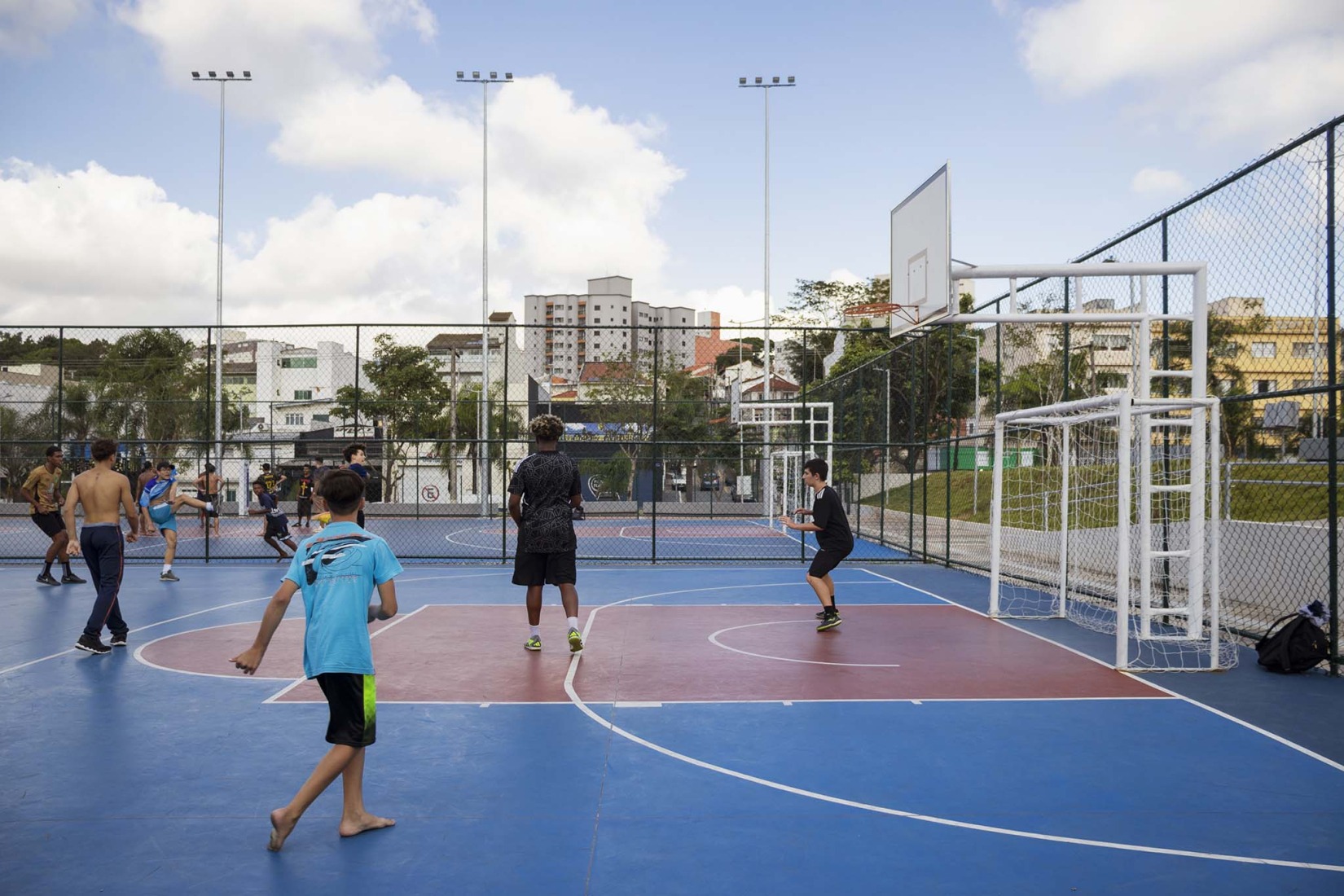 King Pelé Park by Biselli Katchborian + Consoante Arquitetura e Integração. Photograph by Studio Gui Uemura.