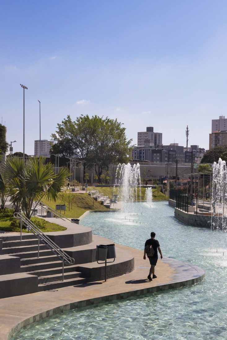 King Pelé Park by Biselli Katchborian + Consoante Arquitetura e Integração. Photograph by Studio Gui Uemura.