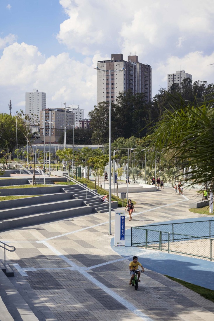 King Pelé Park by Biselli Katchborian + Consoante Arquitetura e Integração. Photograph by Studio Gui Uemura.