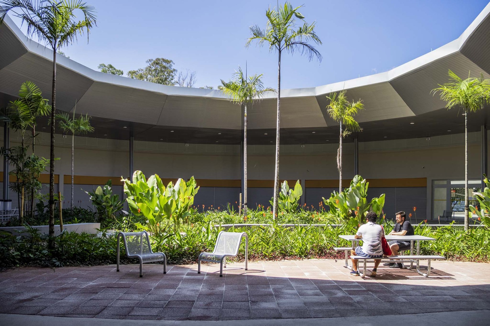 King Pelé Park by Biselli Katchborian + Consoante Arquitetura e Integração. Photograph by Studio Gui Uemura.