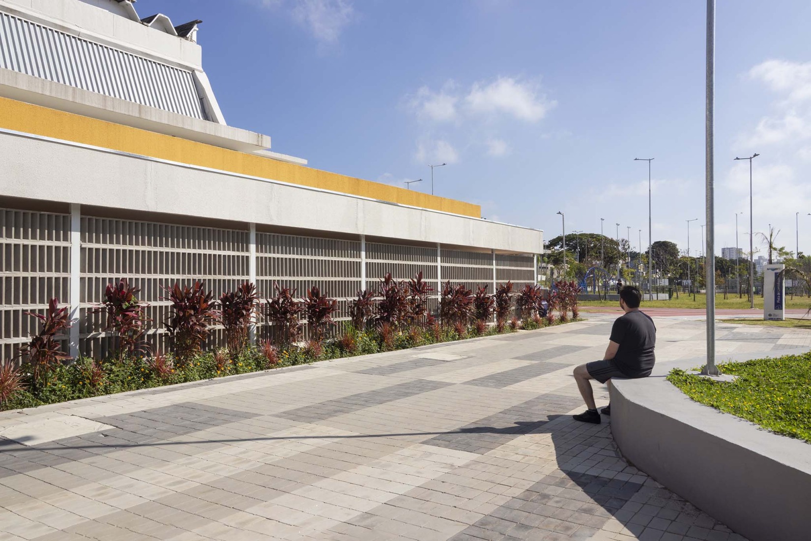 King Pelé Park by Biselli Katchborian + Consoante Arquitetura e Integração. Photograph by Studio Gui Uemura.