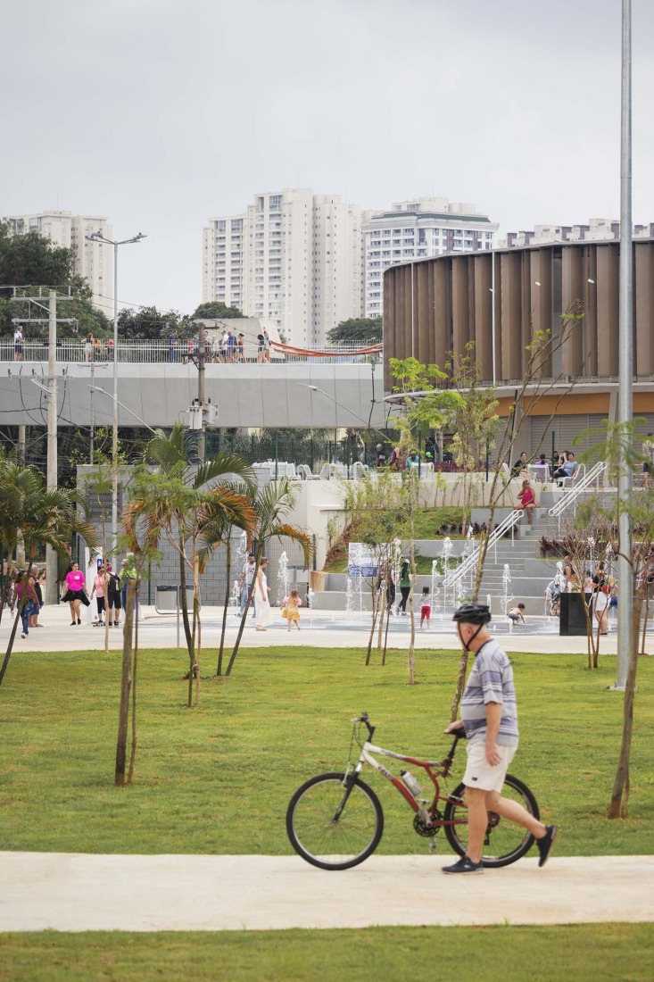 King Pelé Park by Biselli Katchborian + Consoante Arquitetura e Integração. Photograph by Studio Gui Uemura.