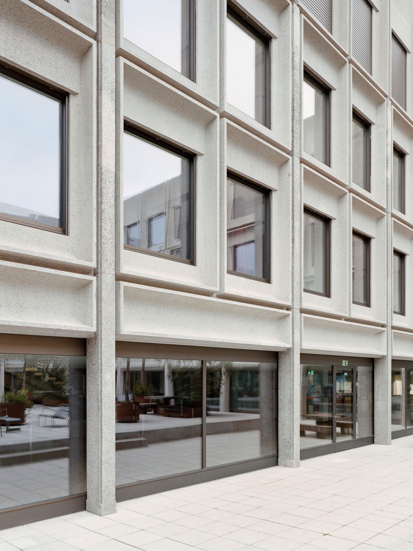 Vertical extension and renovation of Collège Rousseau by Burckhardt Architecture. Photography by Olivier Di Giambattista. 