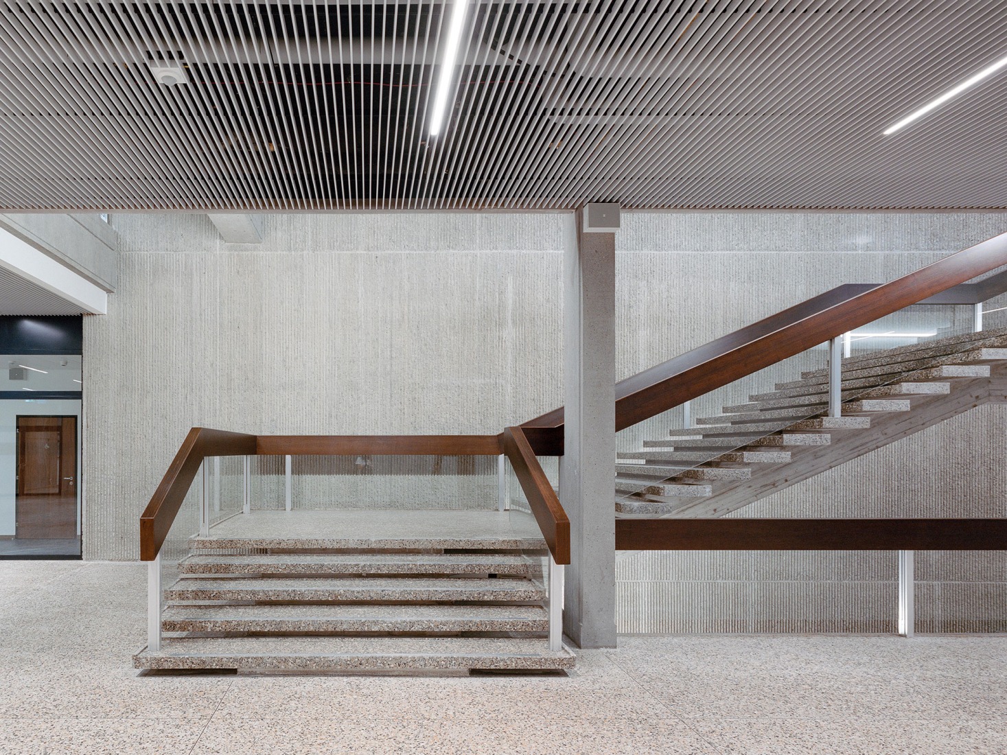 Vertical extension and renovation of Collège Rousseau by Burckhardt Architecture. Photography by Olivier Di Giambattista. 
