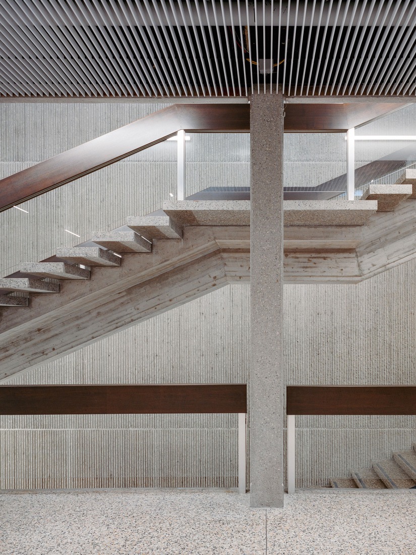 Vertical extension and renovation of Collège Rousseau by Burckhardt Architecture. Photography by Olivier Di Giambattista. 