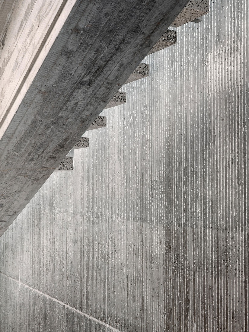 Vertical extension and renovation of Collège Rousseau by Burckhardt Architecture. Photography by Olivier Di Giambattista. 