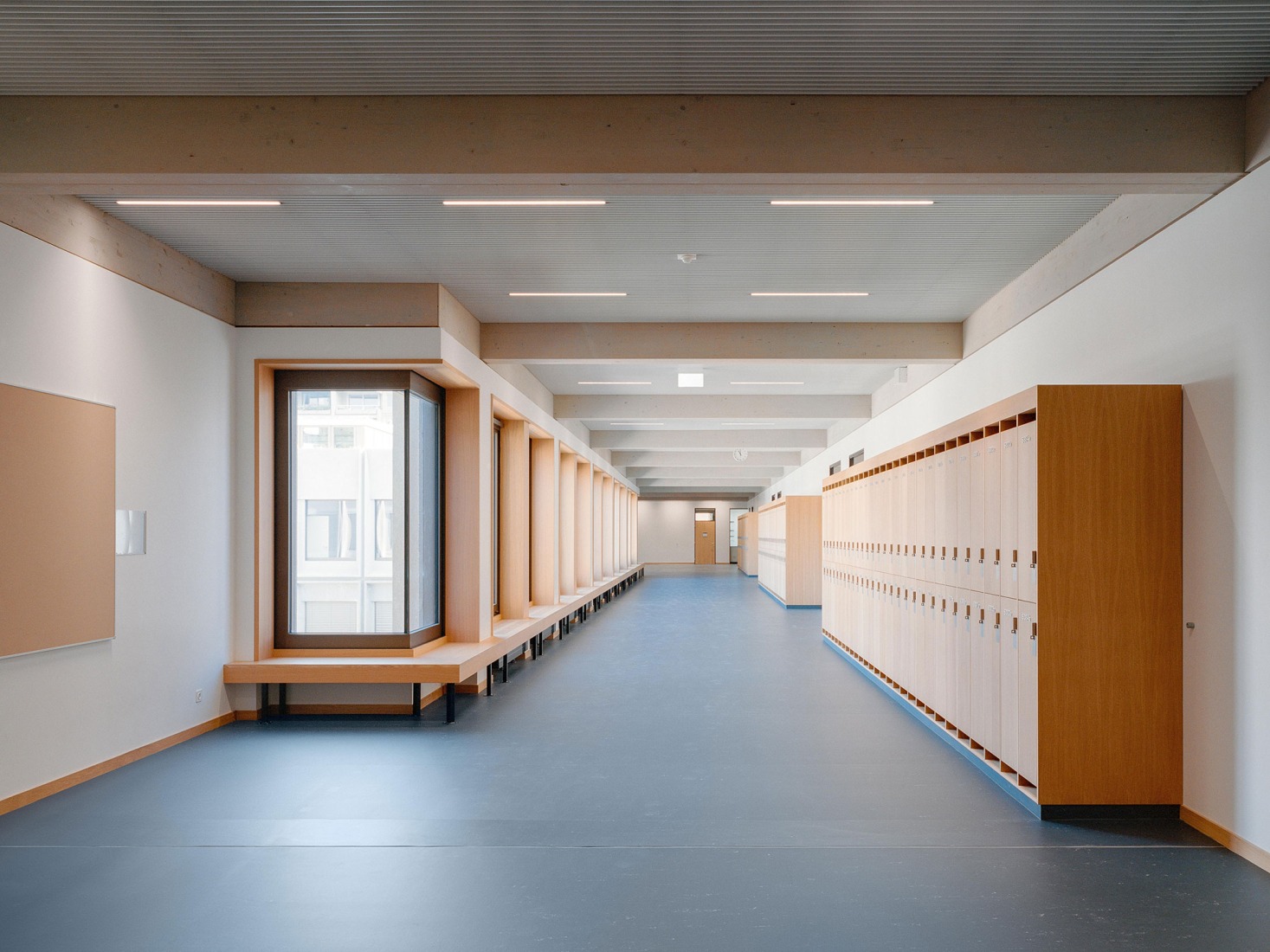 Vertical extension and renovation of Collège Rousseau by Burckhardt Architecture. Photography by Olivier Di Giambattista. 