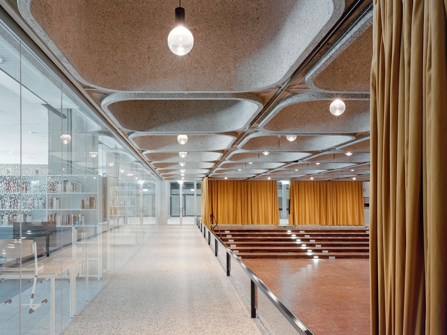 Vertical extension and renovation of Collège Rousseau by Burckhardt Architecture. Photography by Olivier Di Giambattista. 