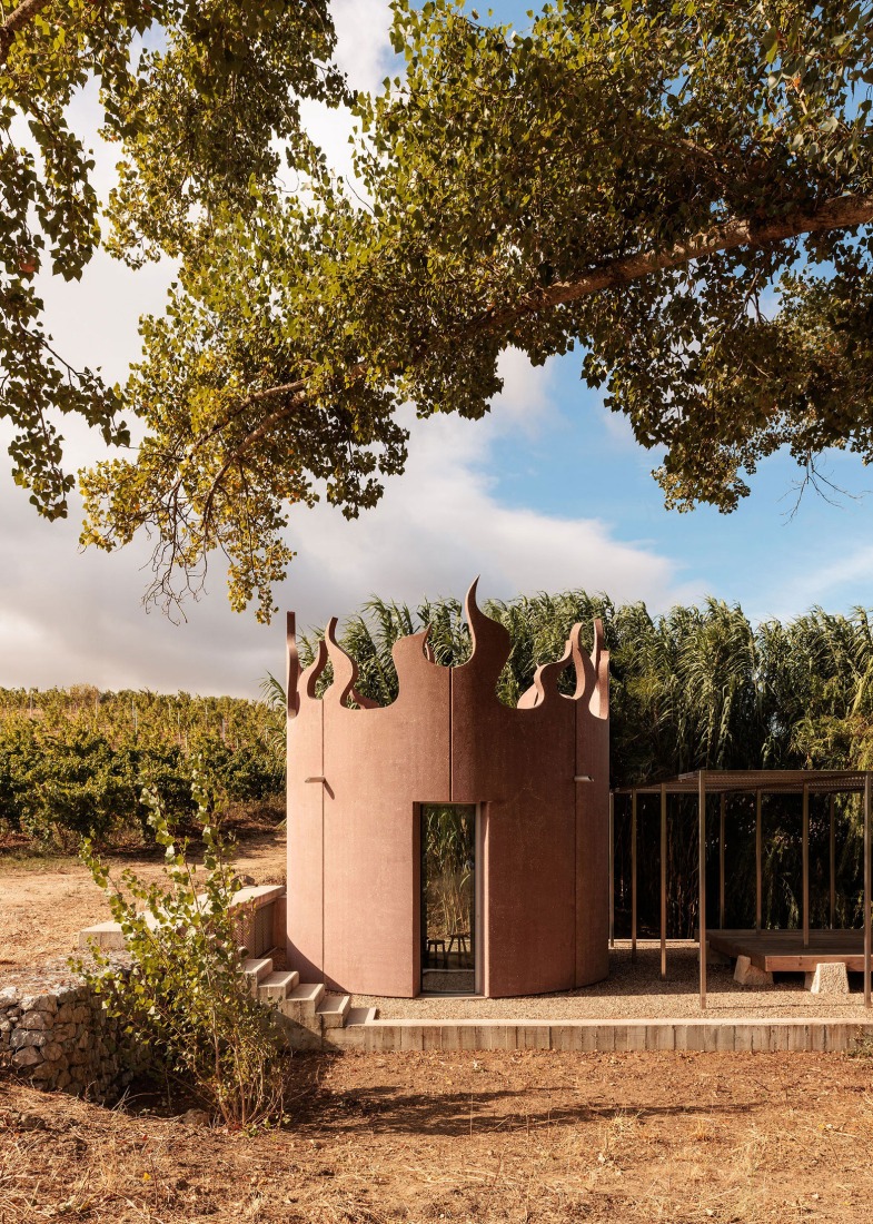 House with no skin by Bureau des Mésarchitectures. Photograph by Francisco Nogueira.