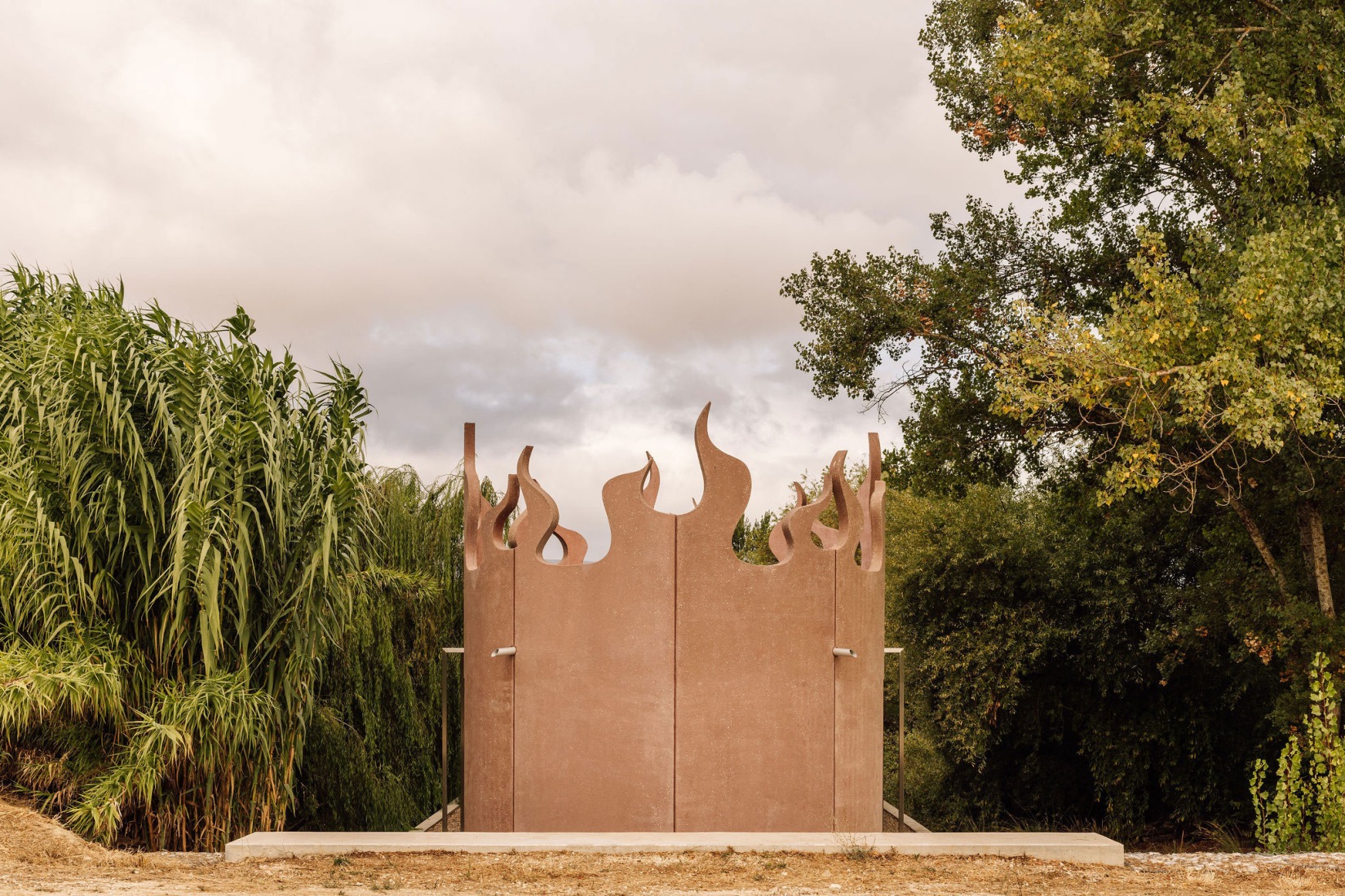 House with no skin by Bureau des Mésarchitectures. Photograph by Francisco Nogueira.