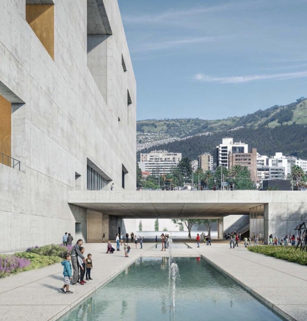 Vista del MuNa desde el acceso. «Ecos del sol» por Estudio de Arquitectura Campo Baeza + Maoda. Cortesía de Estudio Campo Baeza/Ethan de Clerck.