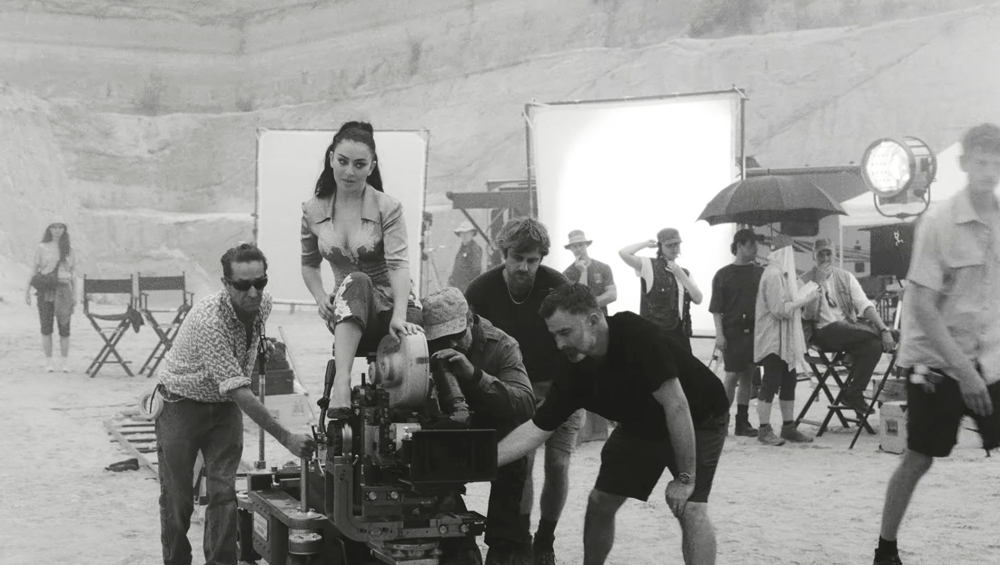 «Camera» por Charli xcx.