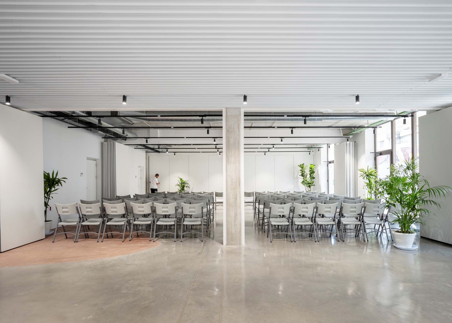 Casa de la juventud por DUNAR arquitectos + Felipe Retuerto. Fotografía por RN Fotógrafos.