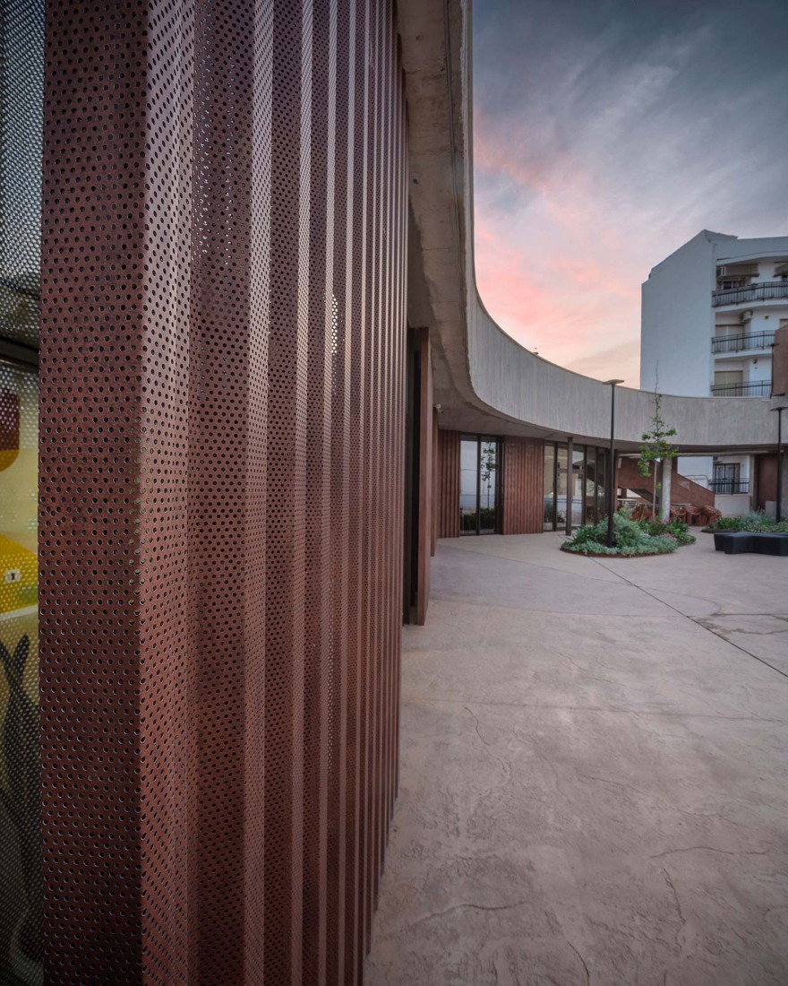 Casa de la juventud por DUNAR arquitectos + Felipe Retuerto. Fotografía por RN Fotógrafos.