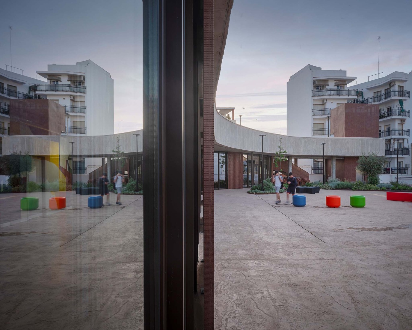 Casa de la juventud por DUNAR arquitectos + Felipe Retuerto. Fotografía por RN Fotógrafos.