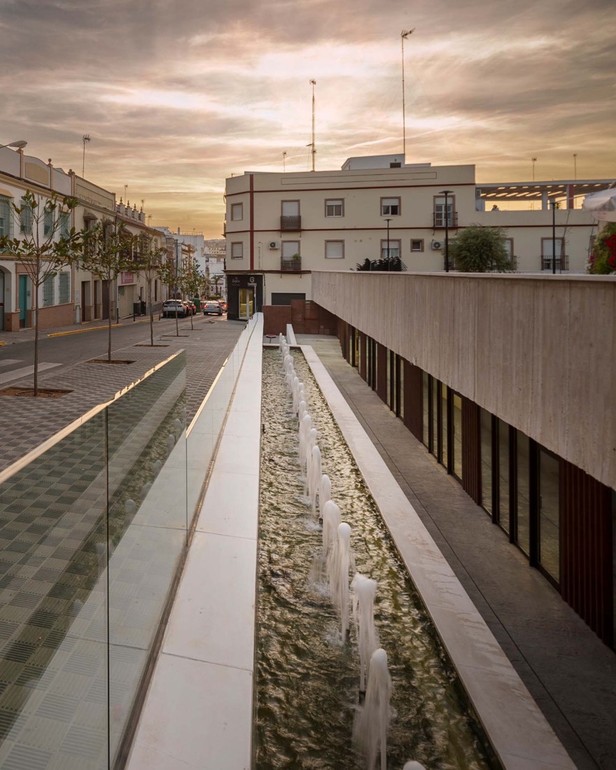 Casa de la juventud por DUNAR arquitectos + Felipe Retuerto. Fotografía por RN Fotógrafos.