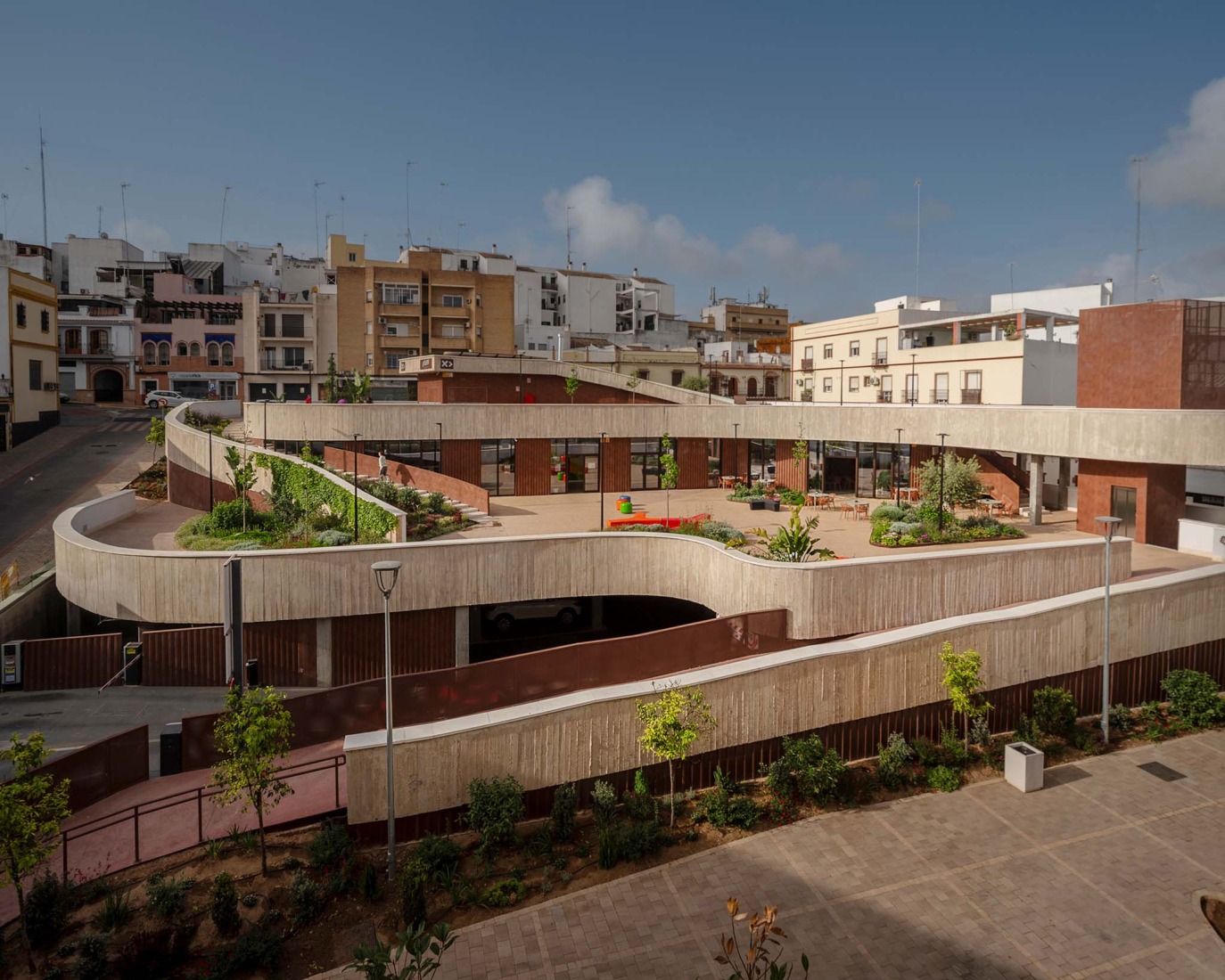 Casa de la juventud por DUNAR arquitectos + Felipe Retuerto. Fotografía por RN Fotógrafos.