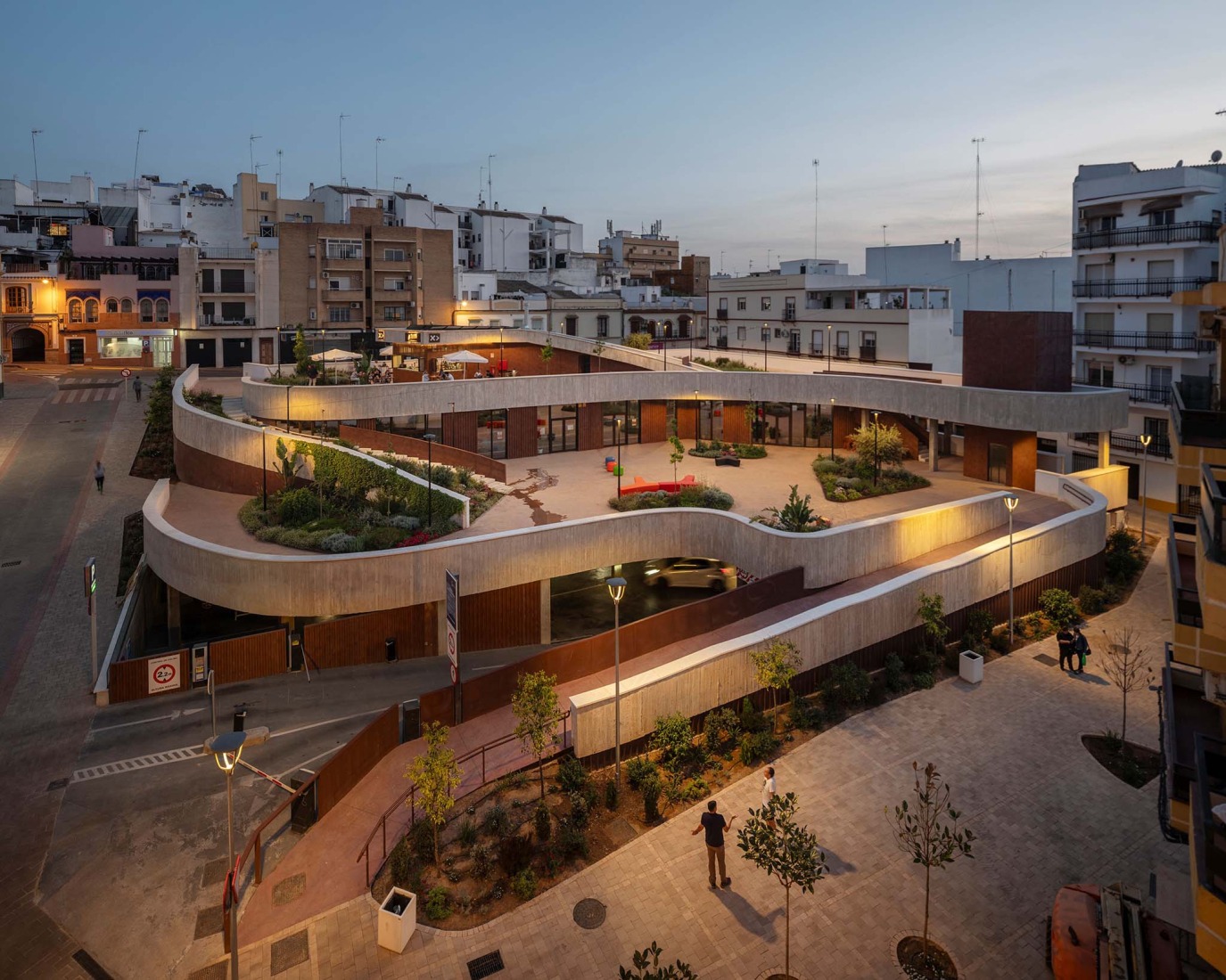 Casa de la juventud por DUNAR arquitectos + Felipe Retuerto. Fotografía por RN Fotógrafos.