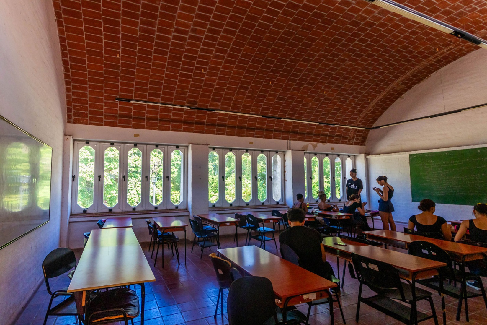 Aula de teoría por Ricardo Porro, 1965. Fotografía por Valiente Pascual, Rafael.