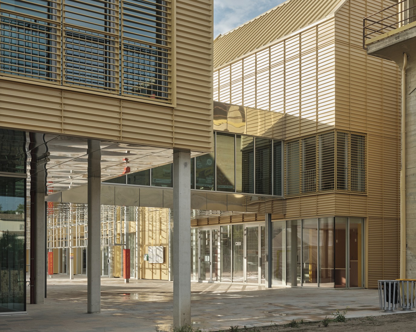 Centro Cultural «La Tuilerie» por Ferrier Marchetti Studio. Fotografía por Myr Muratet.