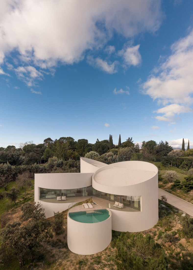House in Las Rozas by Fran Silvestre Arquitectos. Photograph by Fernando Guerra.