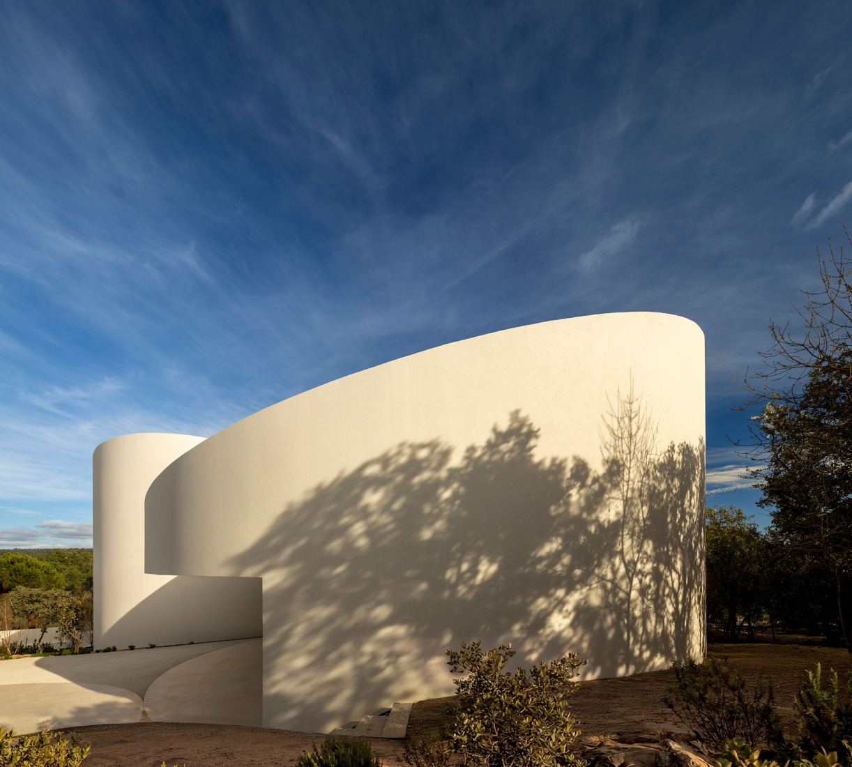 House in Las Rozas by Fran Silvestre Arquitectos. Photograph by Fernando Guerra.