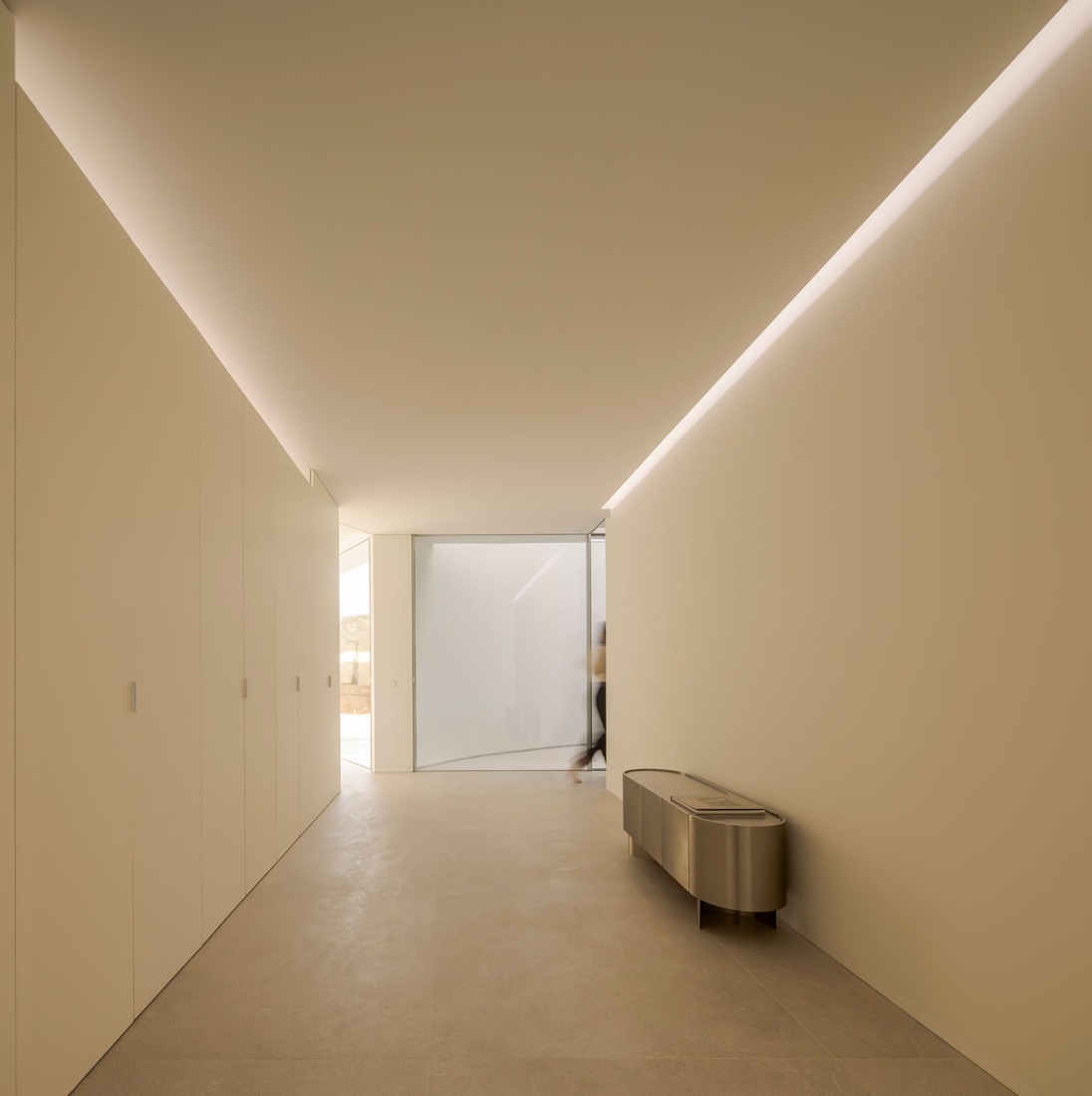 House in Las Rozas by Fran Silvestre Arquitectos. Photograph by Fernando Guerra.